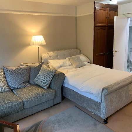 Debbie'S Digs Hotel Ashford  Bagian luar foto