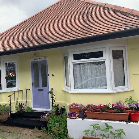 Debbie'S Digs Hotel Ashford  Bagian luar foto
