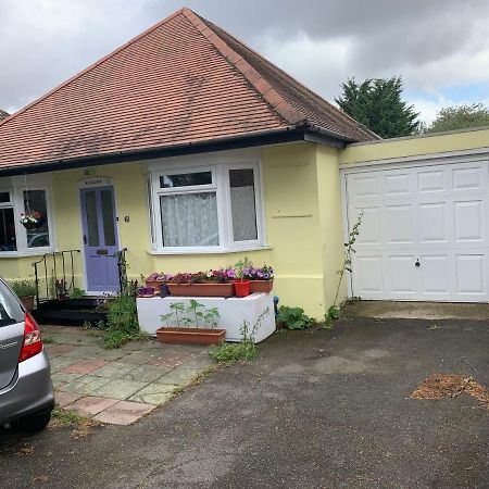 Debbie'S Digs Hotel Ashford  Bagian luar foto