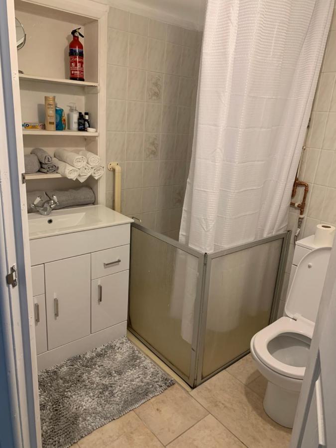 Debbie'S Digs Hotel Ashford  Bagian luar foto