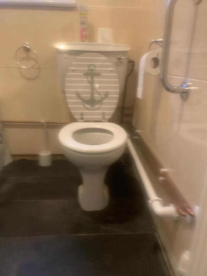 Debbie'S Digs Hotel Ashford  Bagian luar foto