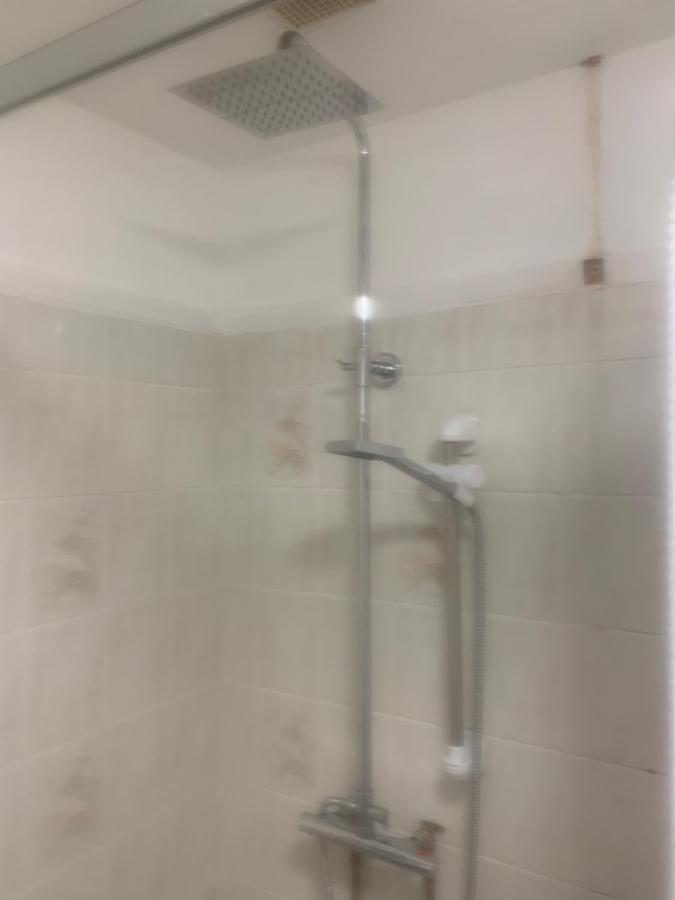 Debbie'S Digs Hotel Ashford  Bagian luar foto