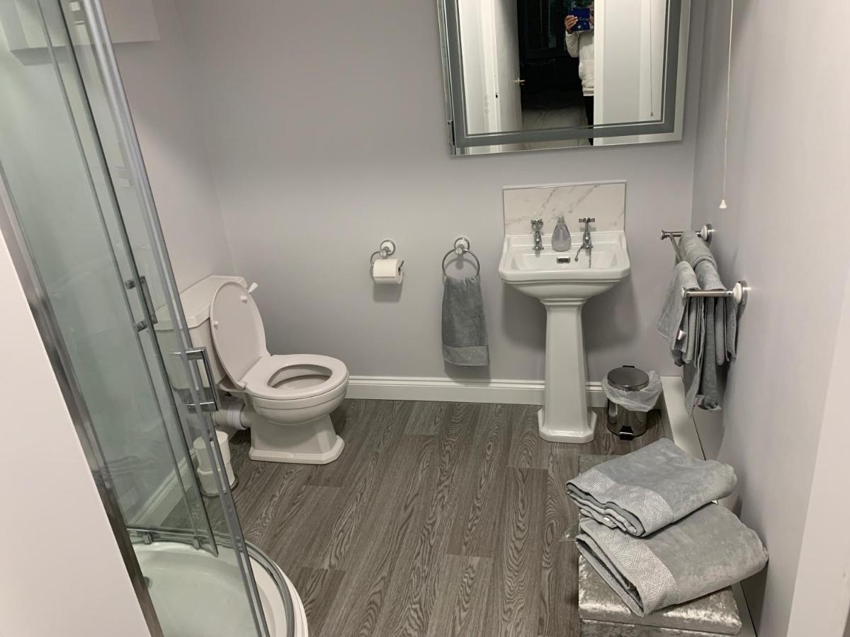 Debbie'S Digs Hotel Ashford  Bagian luar foto