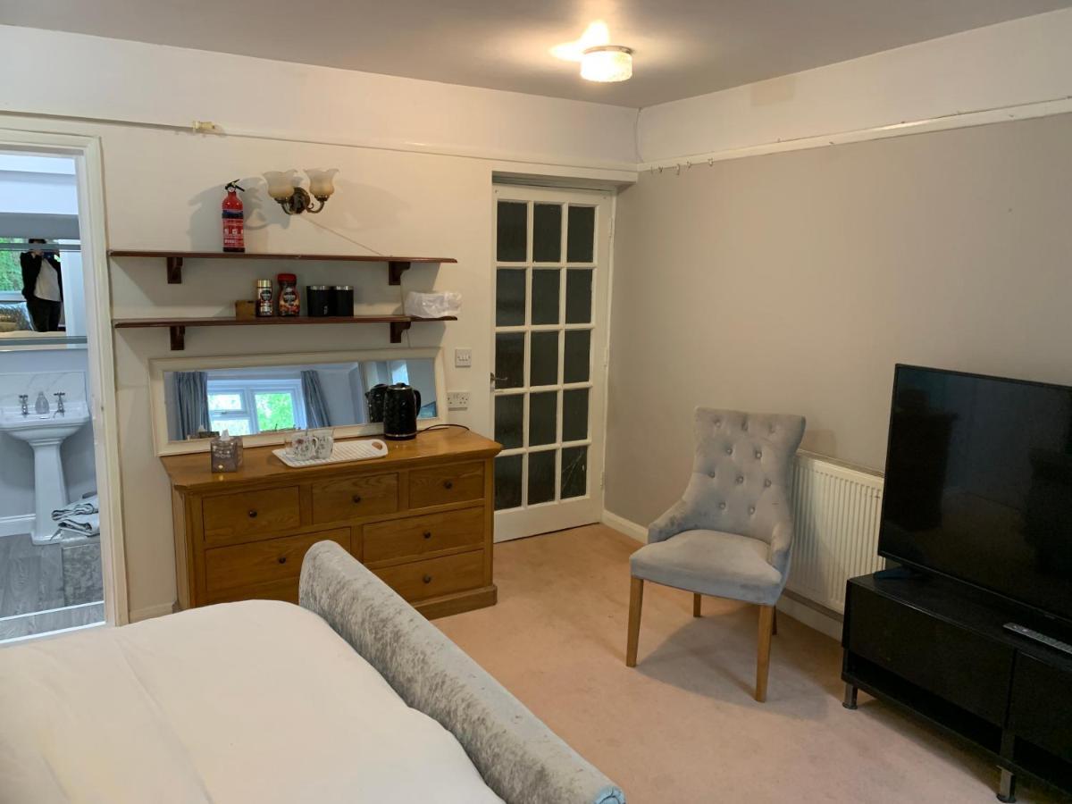Debbie'S Digs Hotel Ashford  Bagian luar foto