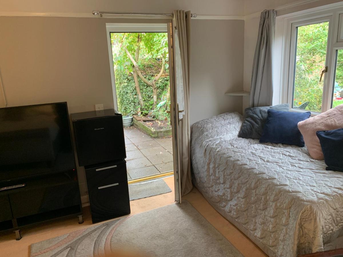 Debbie'S Digs Hotel Ashford  Bagian luar foto