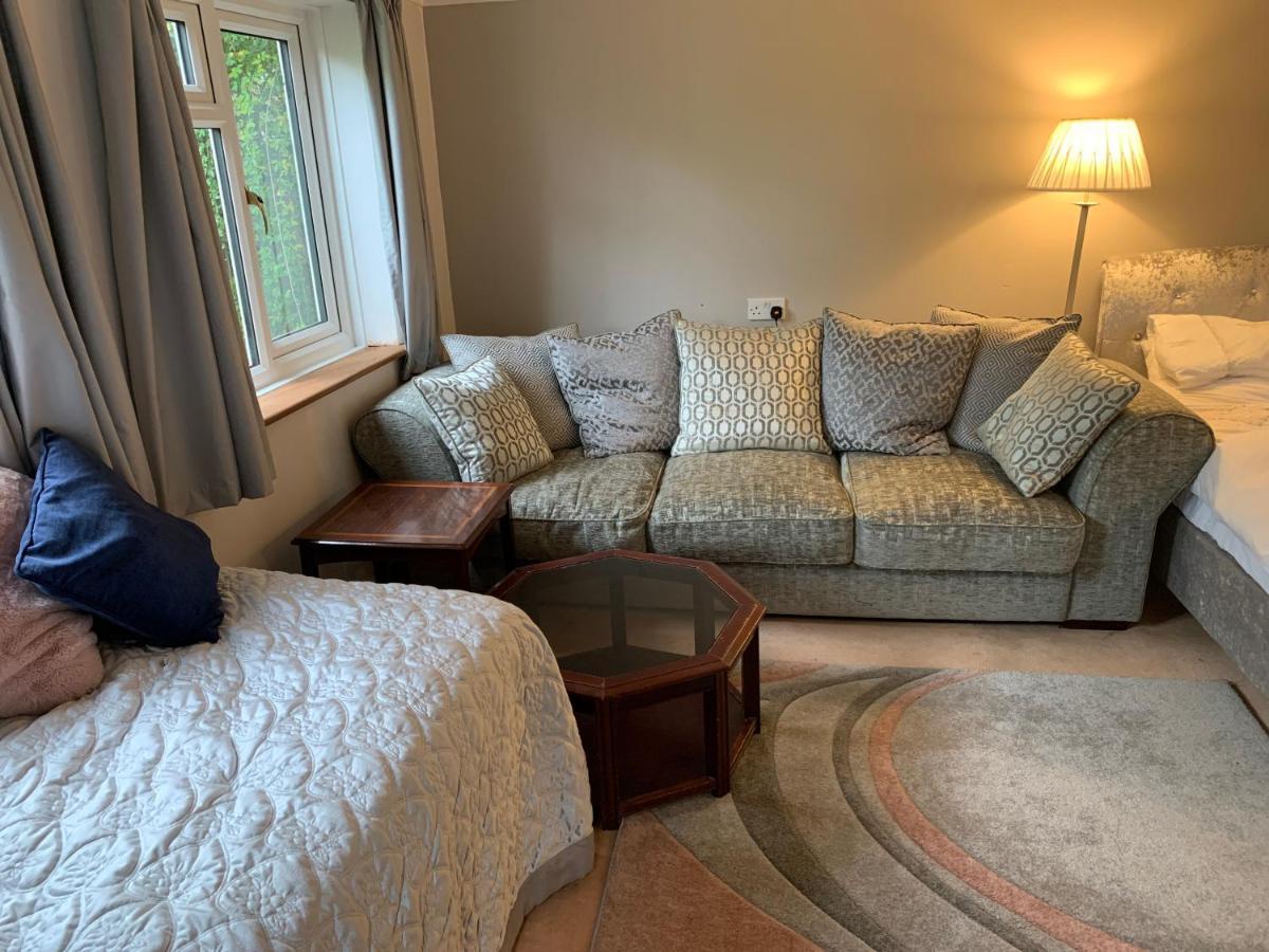 Debbie'S Digs Hotel Ashford  Bagian luar foto