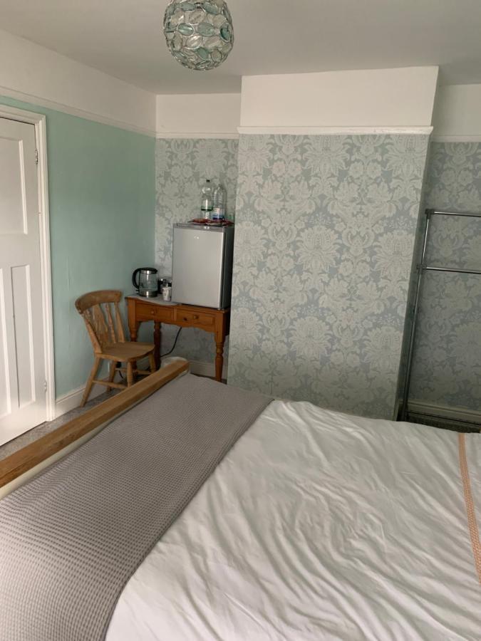 Debbie'S Digs Hotel Ashford  Bagian luar foto