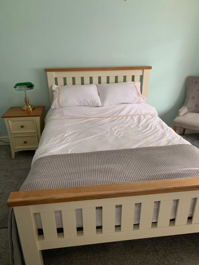 Debbie'S Digs Hotel Ashford  Bagian luar foto