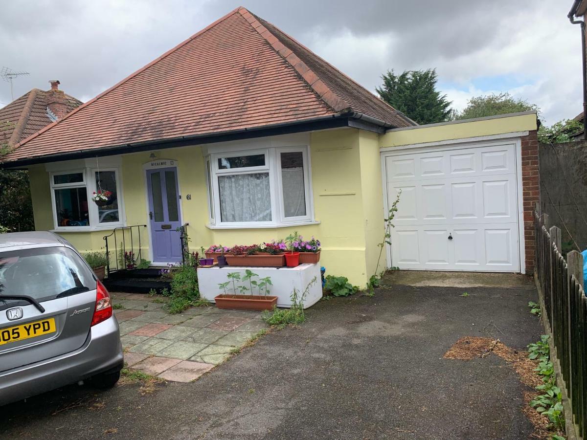 Debbie'S Digs Hotel Ashford  Bagian luar foto